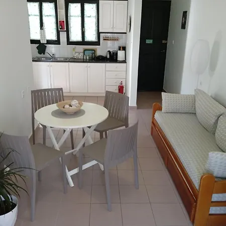 Phoeve Apt-lovely 1-br Near The *