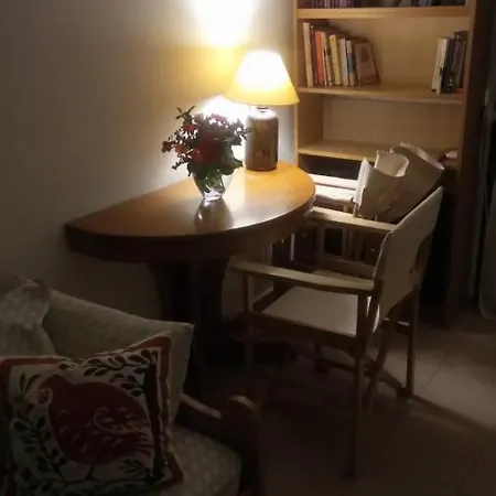 Apartman Phoeve Apt-lovely 1-br Near The