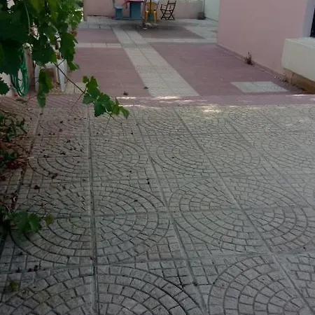 Phoeve Apt-lovely 1-br Near The Apartman Kalathász